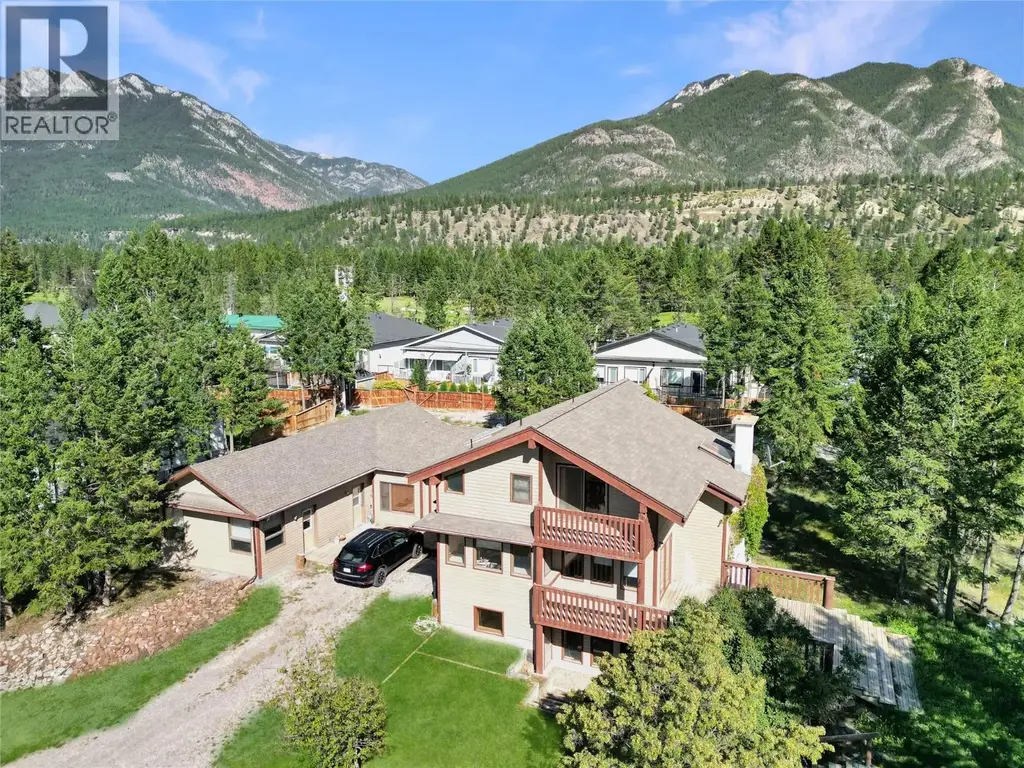 7560 Jackson Avenue, Radium Hot Springs